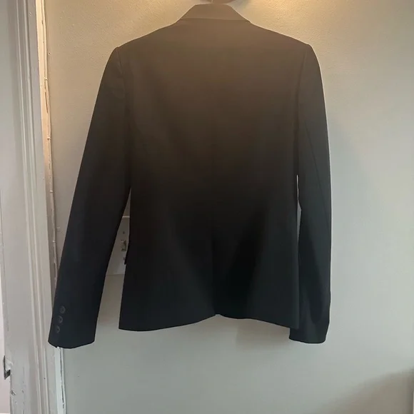 REVOLVE X THEORY Etiennette Blazer Size: 4, like new condition, in Black - Picture 8 of 11